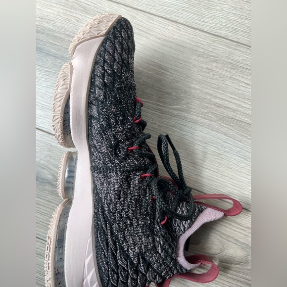 Lebron 15 Nike - Picture 2 of 6